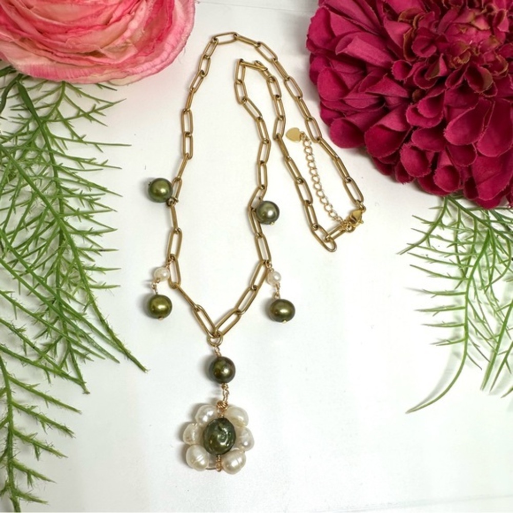 NEW⚜️Freshwater Pearl Flower Charm Necklace